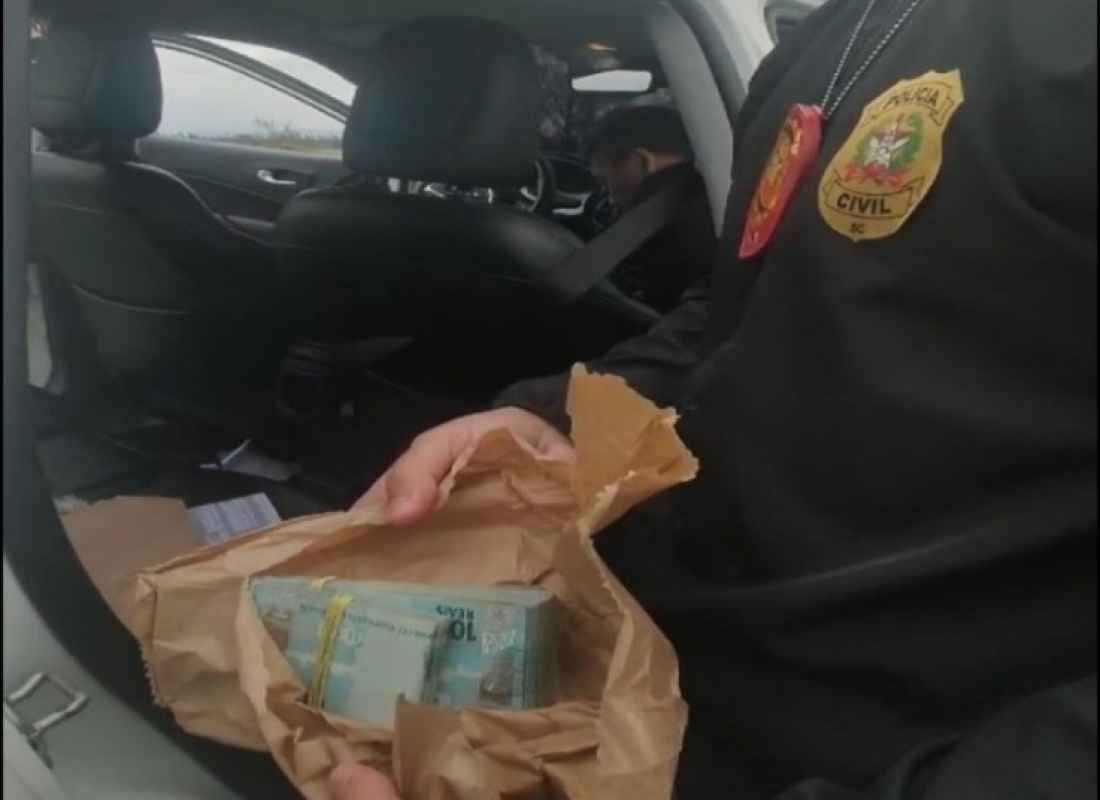 Laguna: candidato a vice é conduzido a delegacia com dinheiro no carro