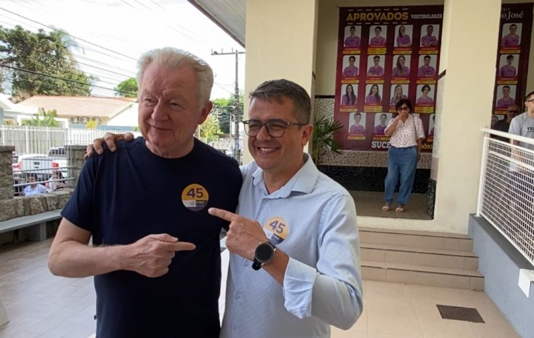 (Vídeo) Stüpp vota acompanhado do vice Jean Abreu no Colégio São José, em Tubarão