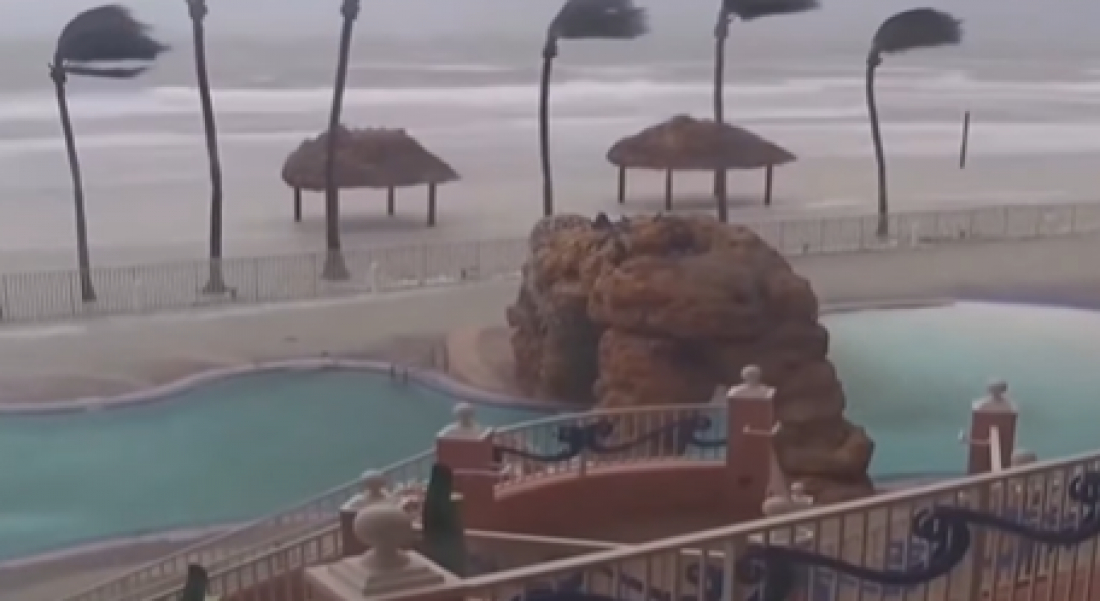 (Vídeo) Piscina 'some' com a proximidade do Furacão Milton, na Flórida