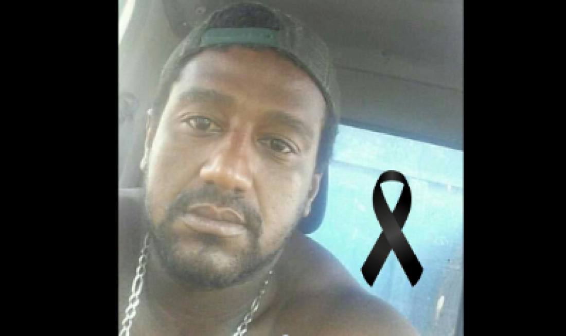 Homem é encontrado morto e com cortes de arma branca dentro do carro em Orleans