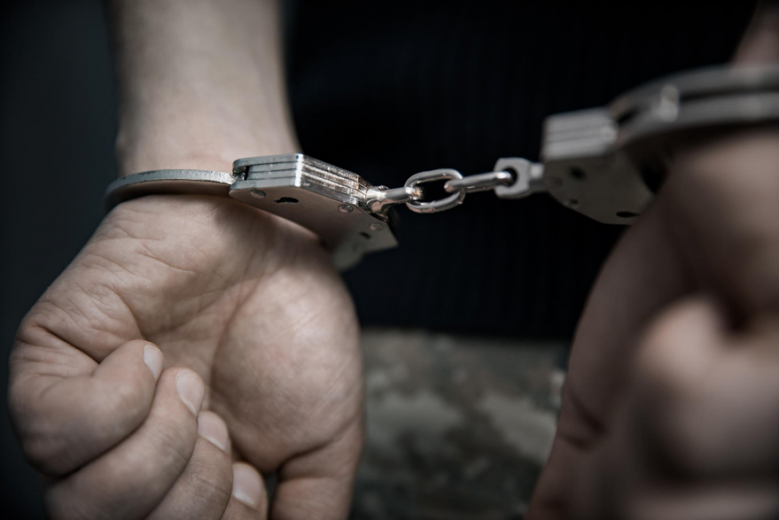 Tubarão: homem com mandado de prisão é preso após furto e agressão em estabelecimento