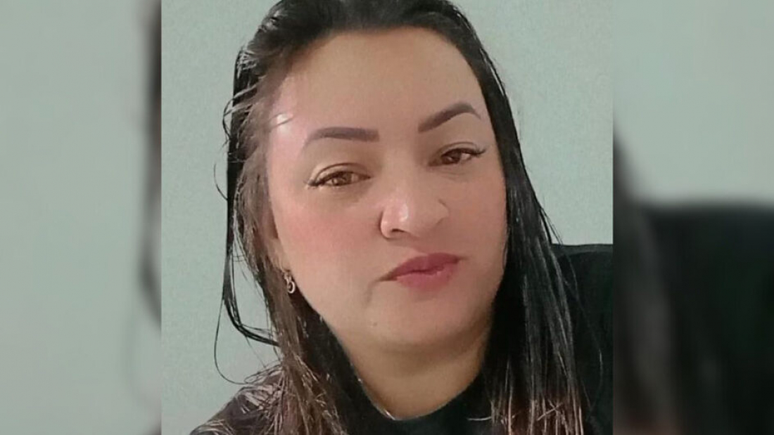 Mulher é morta a facadas pelo marido após homem suspeitar de traição no Sul de SC