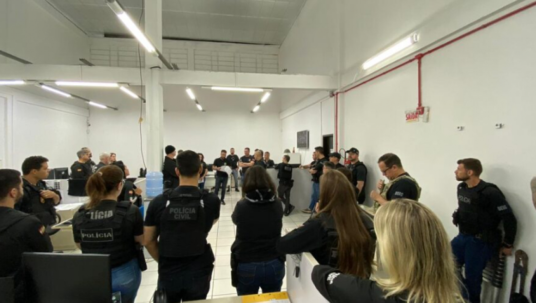 Prefeito reeleito em SC é afastado do cargo em operação da Polícia Civil