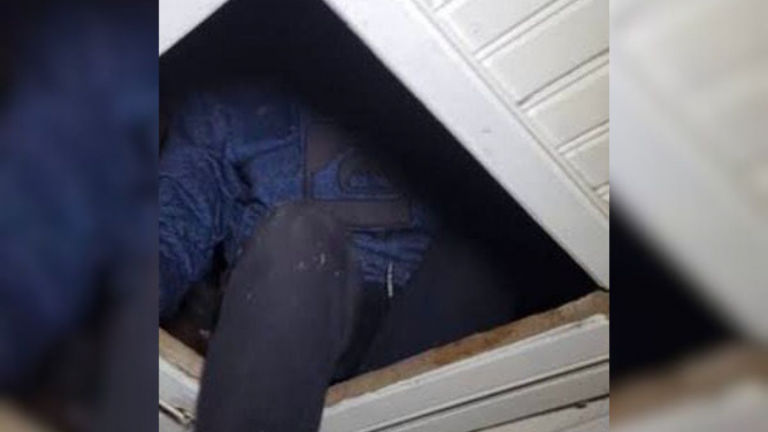 SC: homem se esconde no forro da casa para tentar escapar da polícia