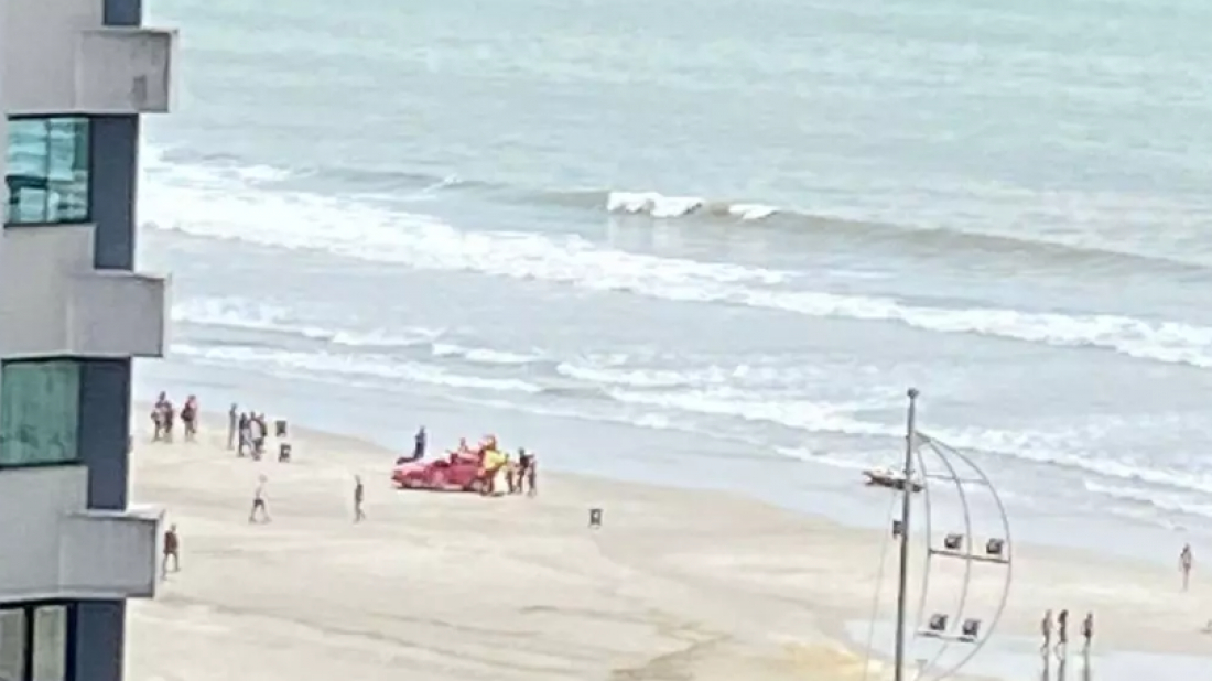 Em SC: Amigos são atropelados por lancha em Balneário Camboriú; um morre e outro perde perna