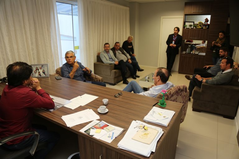 Governador visita Imbituba para debater uma solução para ponte interditada