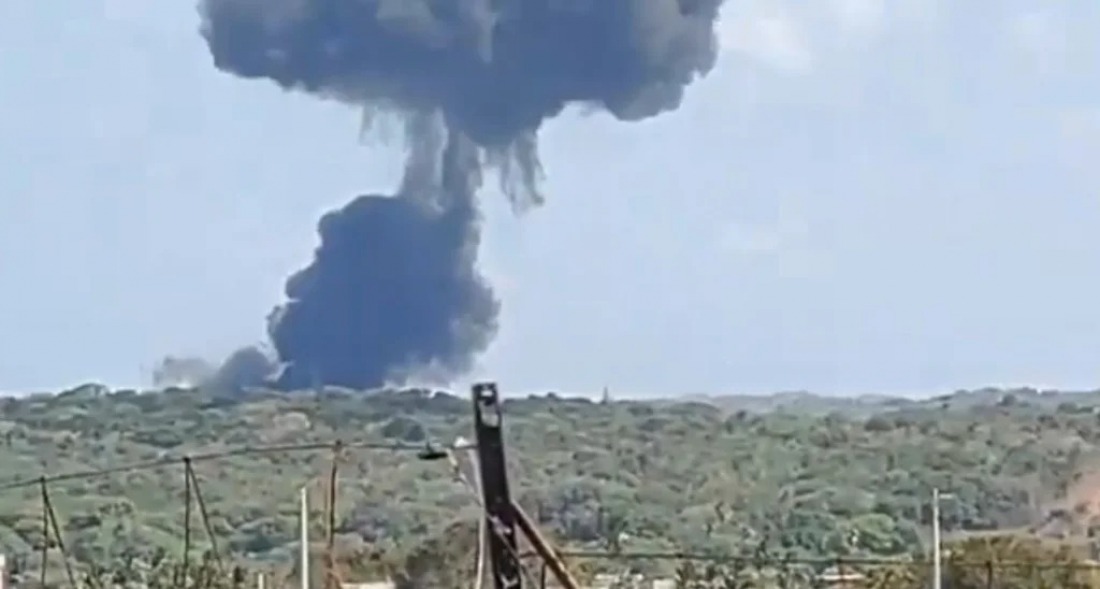 Avião da FAB cai durante treinamento em Natal e piloto é resgatado
