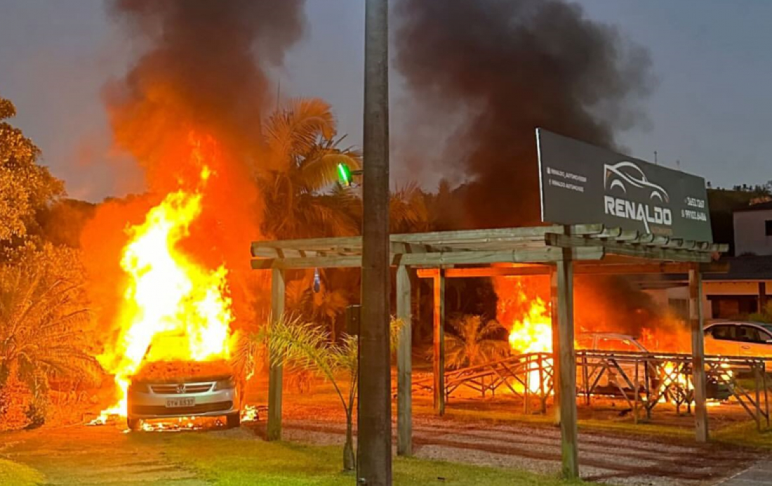 Revenda de automóveis é alvo de incêndio criminoso em Rio Fortuna 