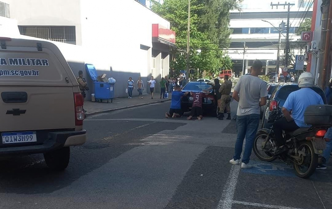 Polícia Militar atende ocorrência de extorsão no Centro de Tubarão