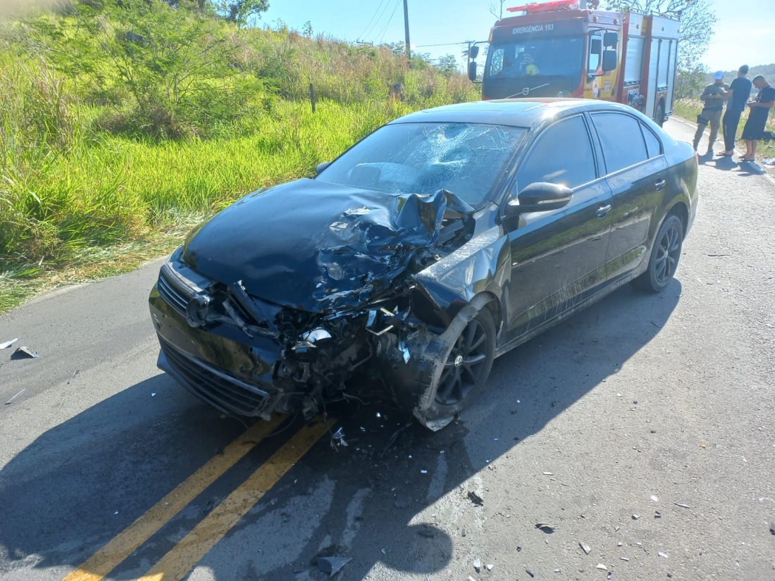 Acidente de trânsito em Pedras Grandes deixa duas vítimas feridas