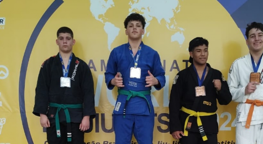 Jovem de Tubarão conquista título mundial de jiu-jitsu e busca apoio para seguir carreira