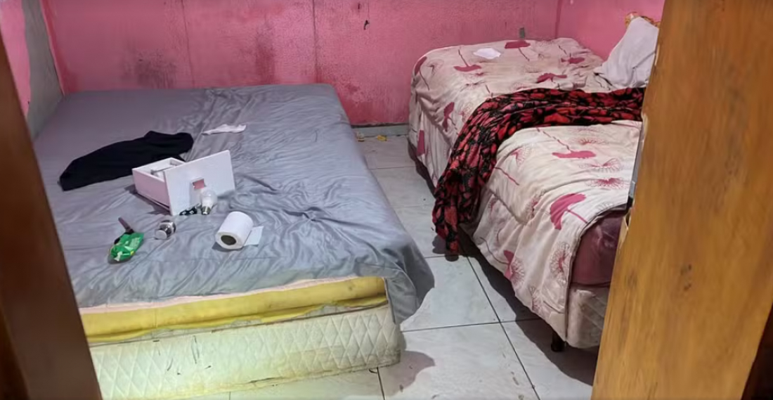 Pai e filho são presos suspeitos de manter 3 jovens em cárcere em casa de prostituição