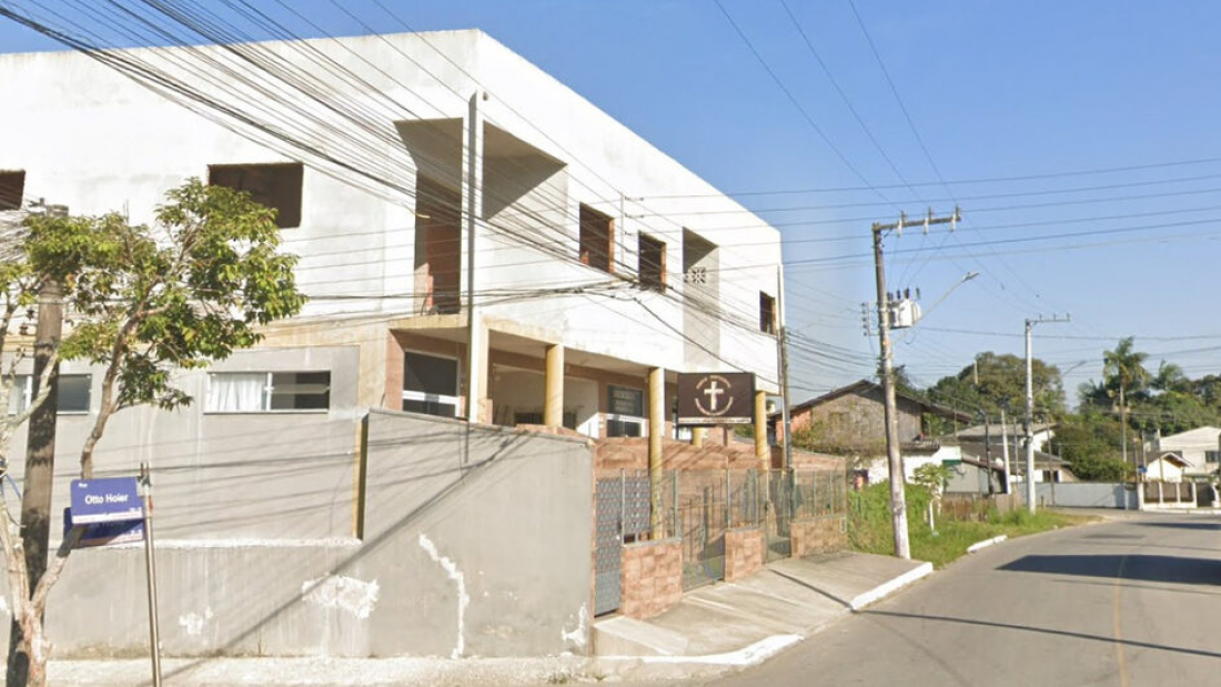 Em SC: Homem tenta entrar em igreja durante culto, esfaqueia porteiro e acaba morto