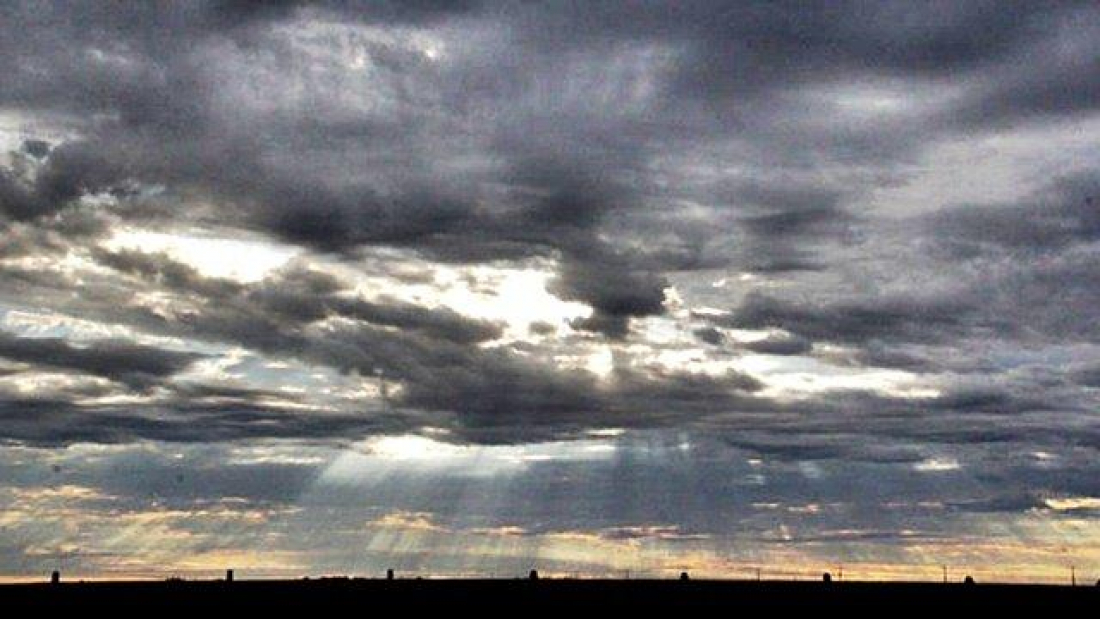 Clima: terça-feira começa chuvosa, mas sol eleva temperaturas pela tarde em SC