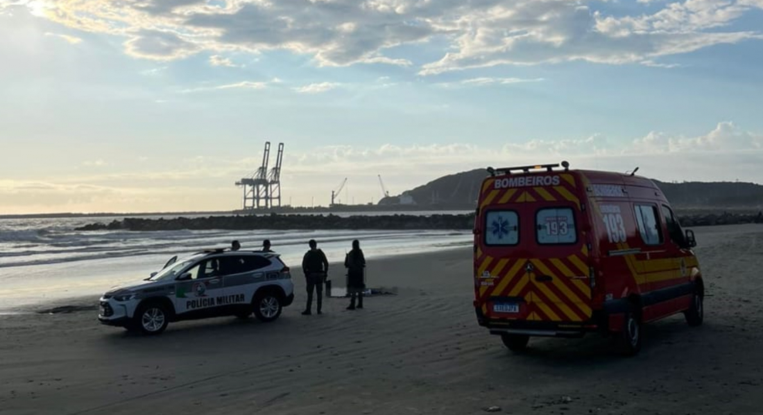 Homem é encontrado morto na Praia do Porto em Imbituba