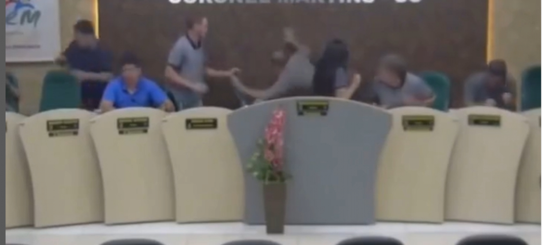 (Vídeo) Vereador corre atrás de colega durante sessão de Câmara de Vereadores no Oeste de SC