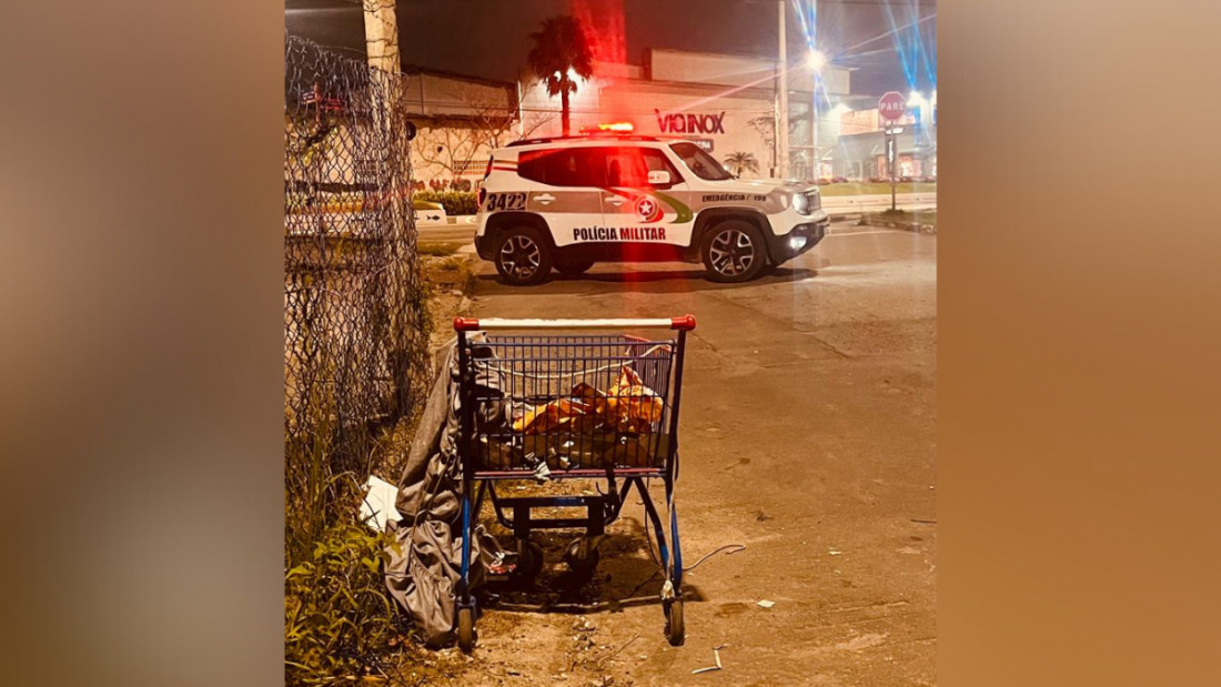 Homem é encontrado morto dentro de carrinho de supermercado em SC