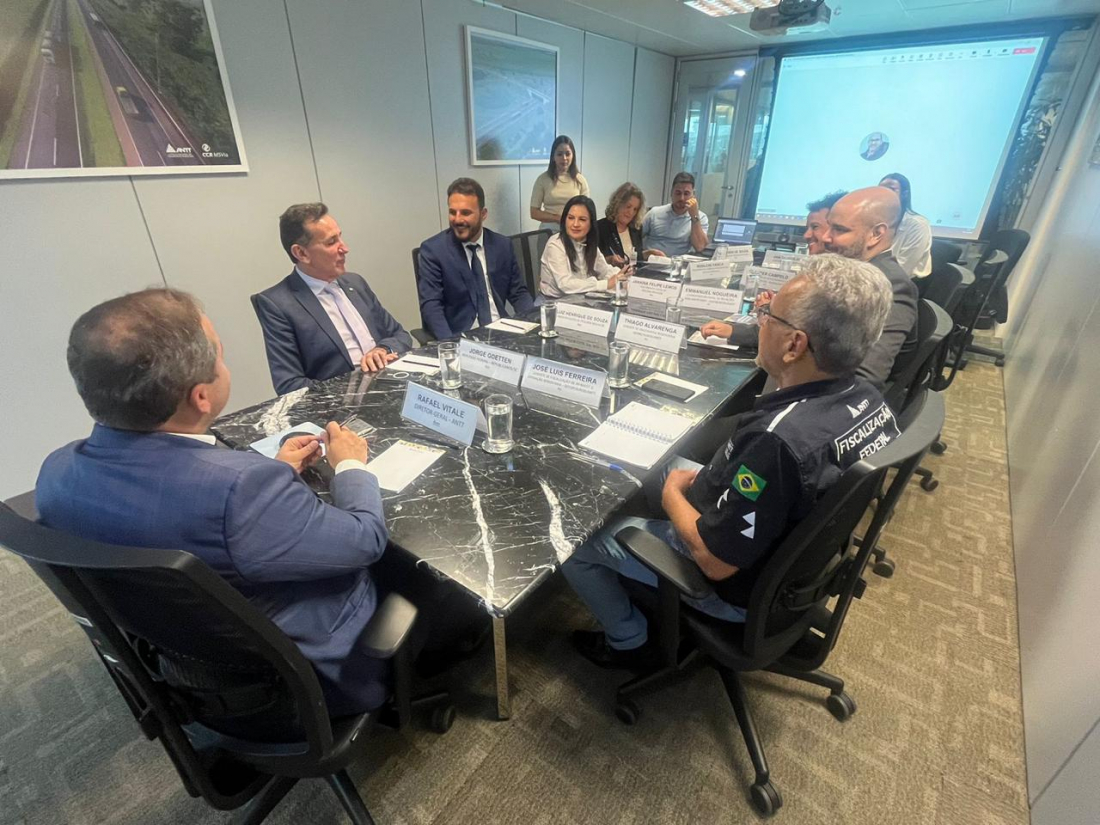 Prefeito eleito de Pescaria Brava discute problemas nas marginais da BR-101 em Brasília