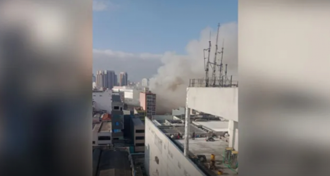 VÍDEO: Incêndio de grandes proporções atinge shopping no Brás, em São Paulo