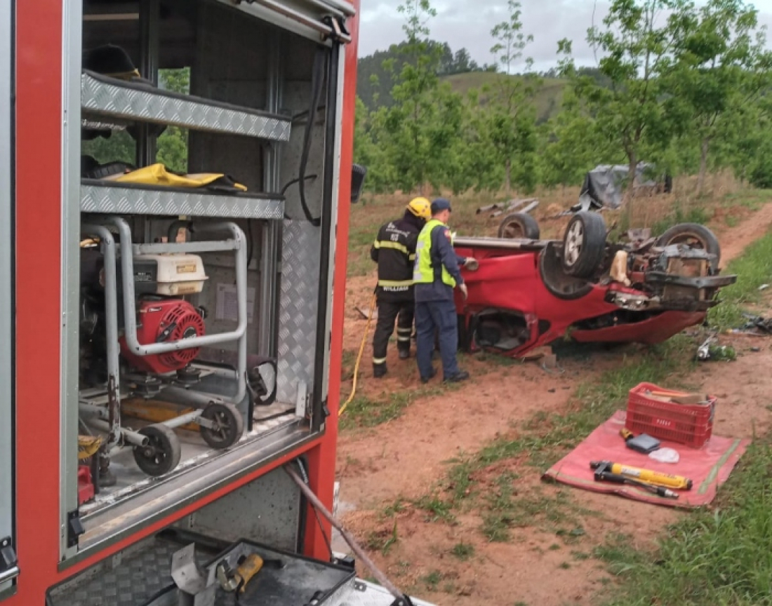 Motorista morre após capotar carro em Braço do Norte