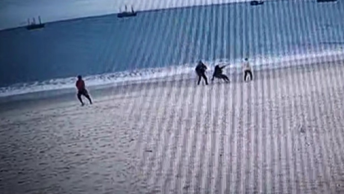 SC: mulher é atacada por ladrão enquanto caminhava em praia