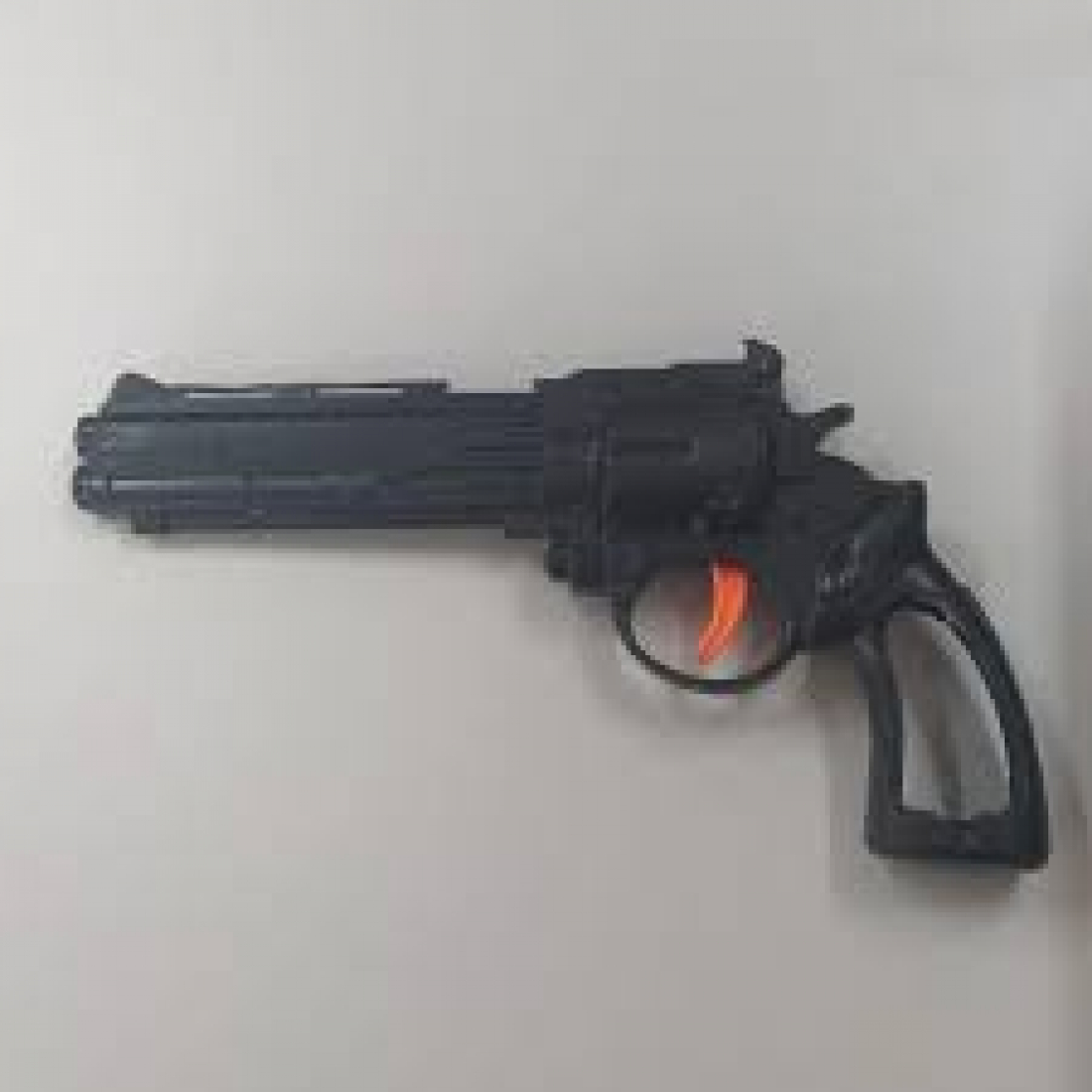 Estudante da 5º série é flagrado com simulacro de revólver em escola no Sul de SC