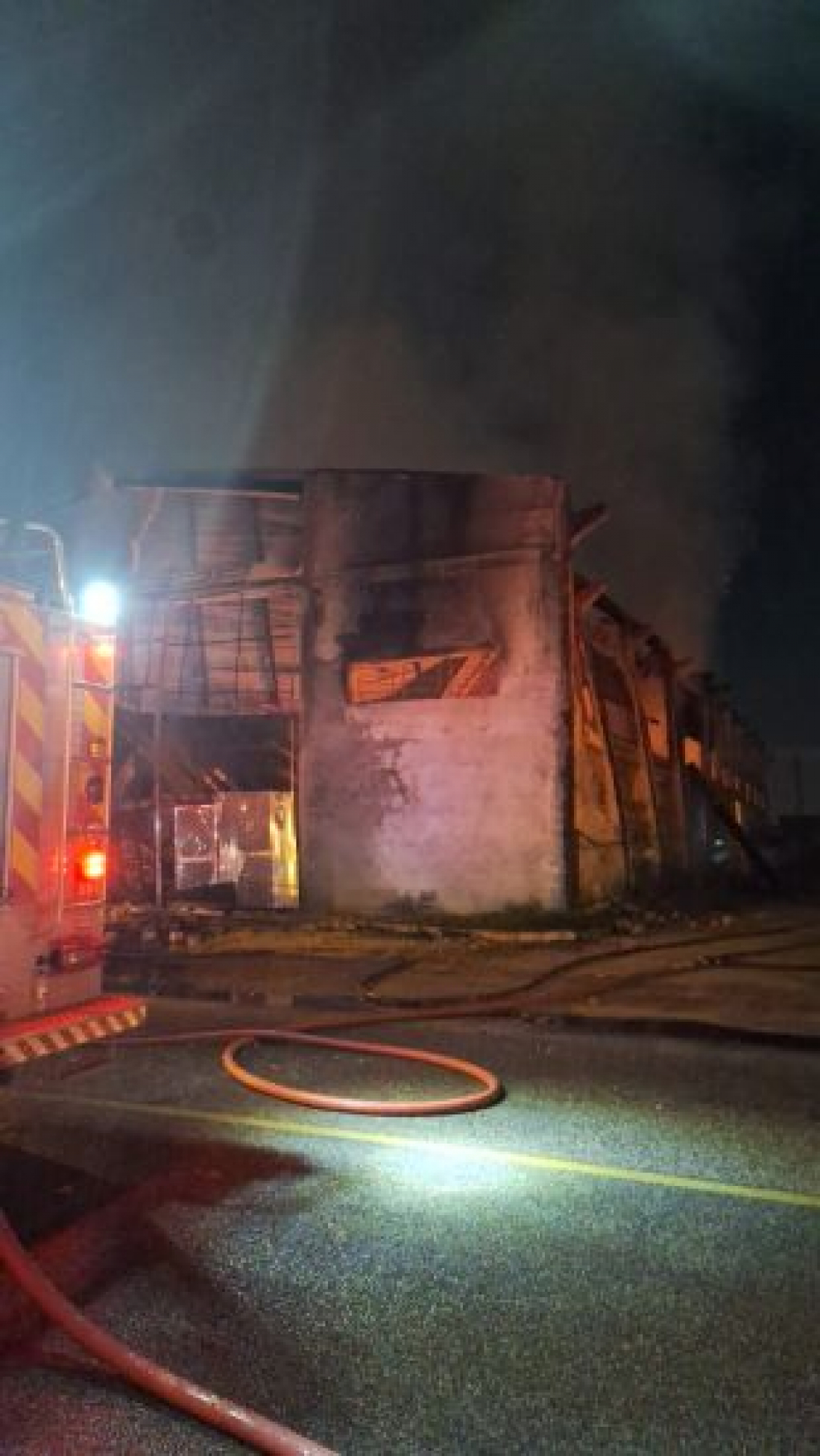 São Ludgero: incêndio de grande proporção destrói galpão e deixa prejuízo de R$ 2,5 milhões