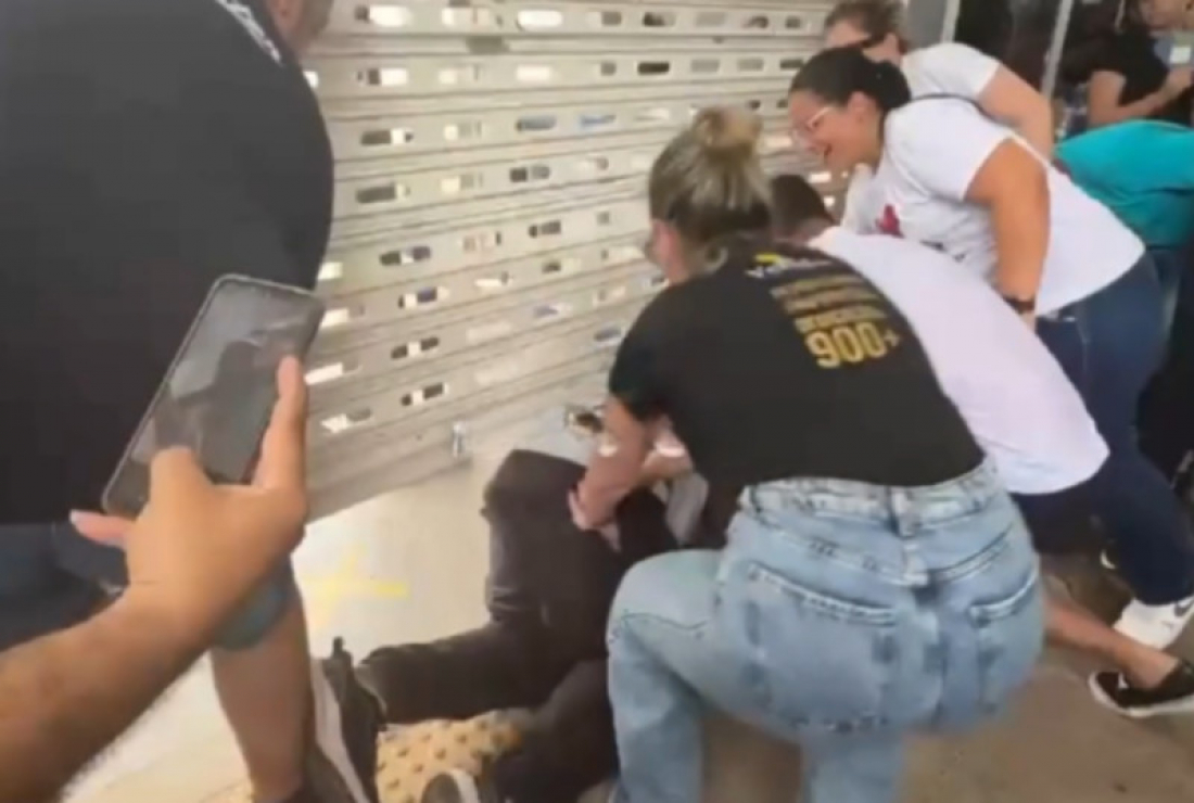 Enem 2024: candidato é 'empurrado' por baixo de portão segundos antes do fechamento 