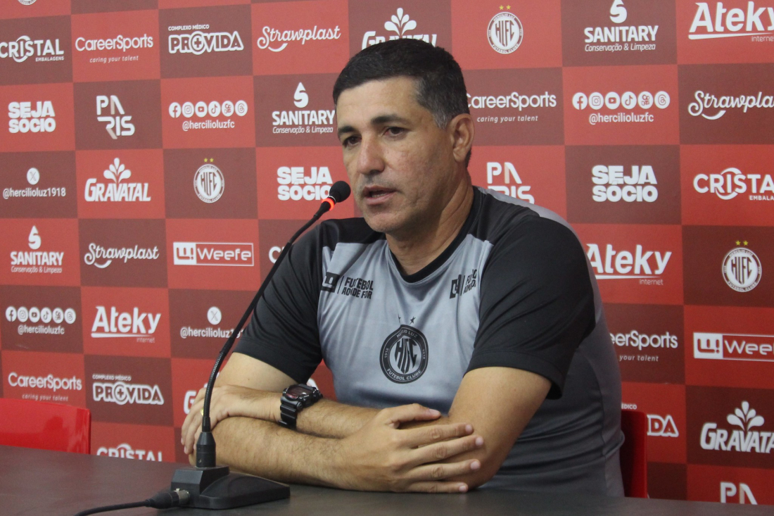 Eduardo Souza pede demissão e não é mais técnico do Hercílio Luz