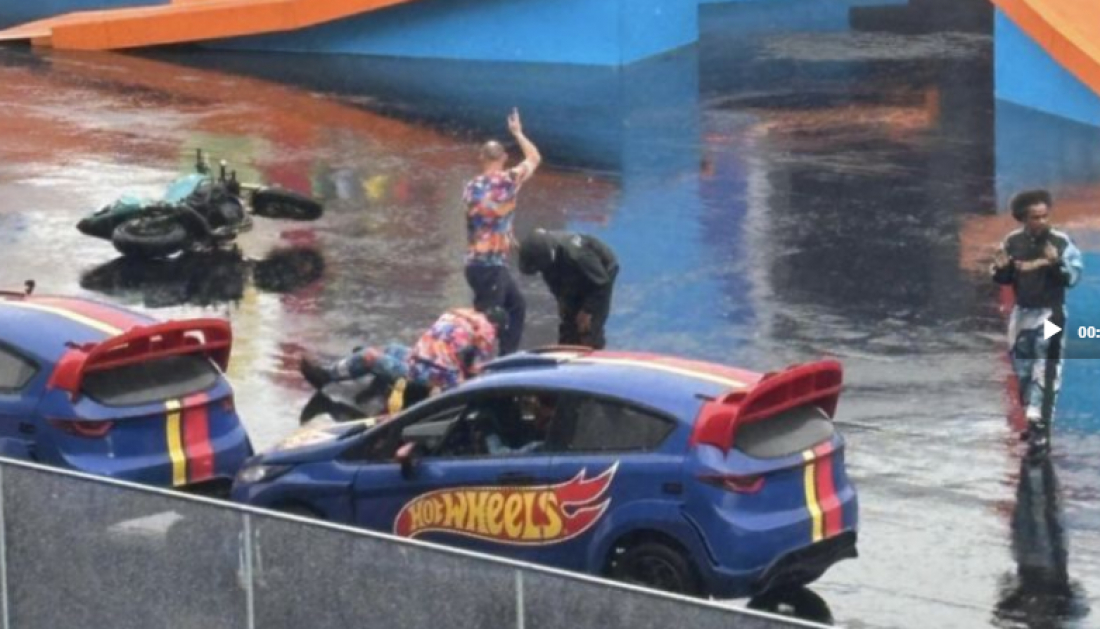 (Vídeo) Piloto sofre acidente em apresentação de manobras radicais no Beto Carrero World