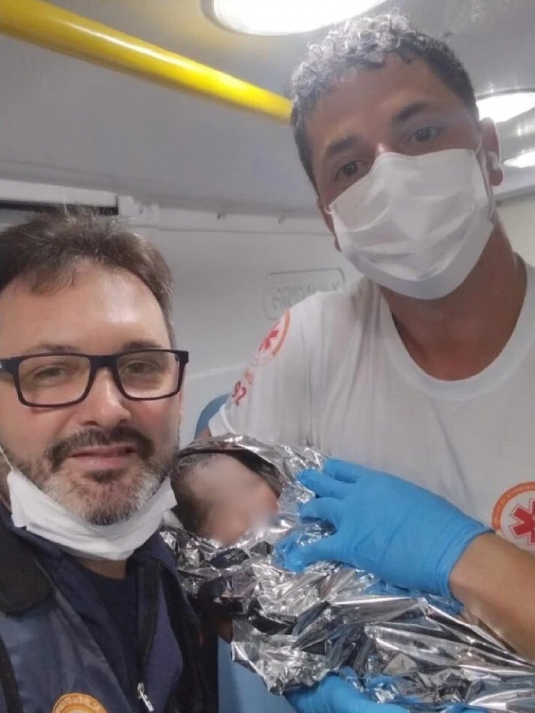 Bebê nasce dentro de ambulância do Samu na BR-101