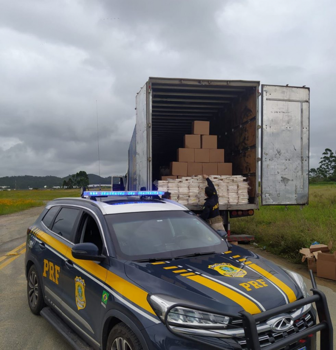 BR-101: PRF apreende maior carga de cocaína já registrada em SC