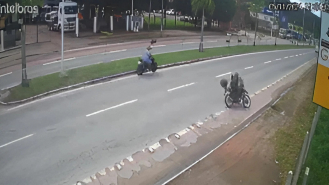 Motorista é baleado com quatro tiros enquanto andava de moto em SC