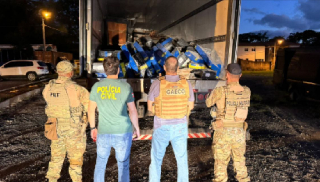 Em SC: Uma tonelada de drogas é descoberta em caminhão e 7 são presos