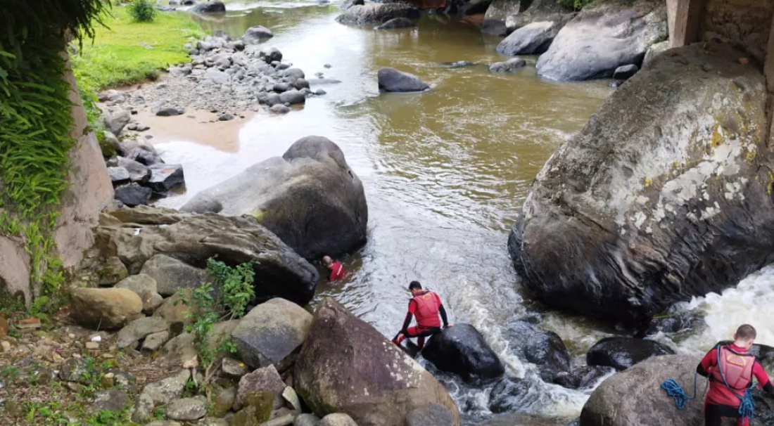 Em SC: Criança de 9 anos cai em rio e é levada pela correnteza