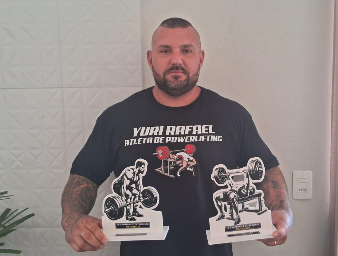 Lagunense Yuri Rafael conquista títulos no Campeonato Catarinense de Powerlifting em Palhoça