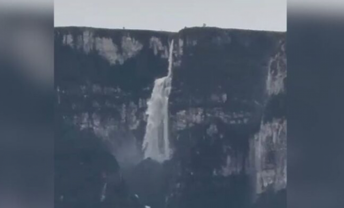 (Vídeo) Dezenas de cachoeiras são formadas após chuvas em cânions no Sul de SC