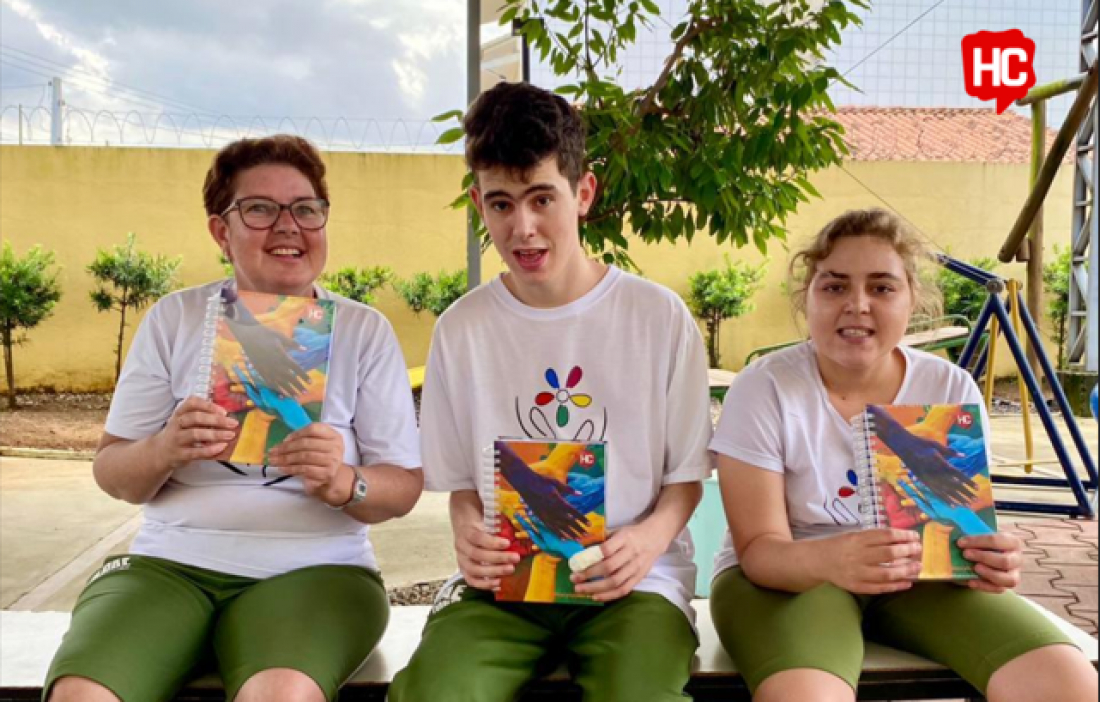 APAE de Tubarão recebe os exemplares da Agenda Solidária 2025; adquira já a sua