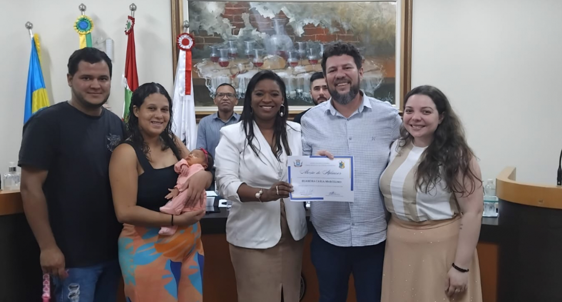 Capivari: enfermeira da ESF que salvou bebê engasgado recebe homenagem no Legislativo