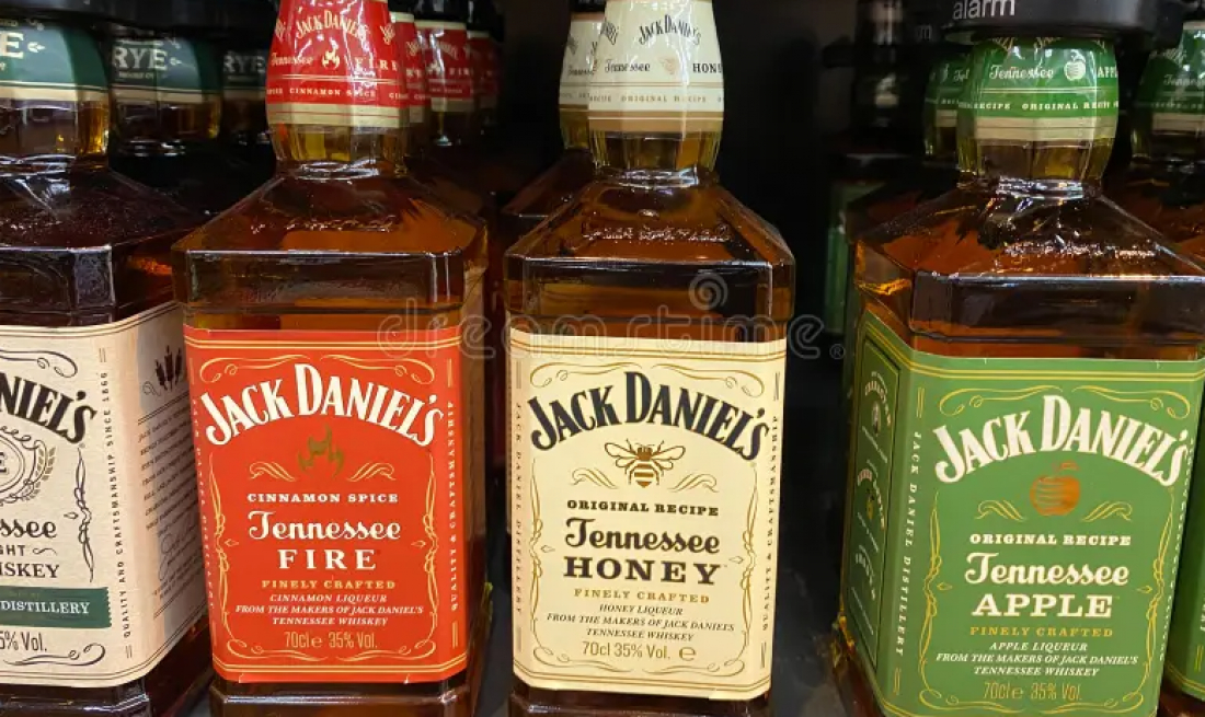 Homem é preso tentando furtar garrafa de whisky em supermercado no Centro Histórico de Laguna