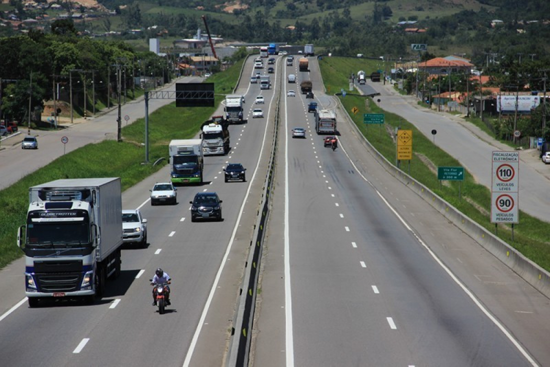 Feriadão deve levar mais de 700 mil veículos ao trecho sul da BR-101