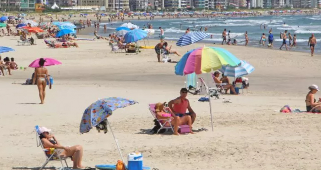 Praias de SC têm 75% dos pontos próprios para banho em feriadão de sol