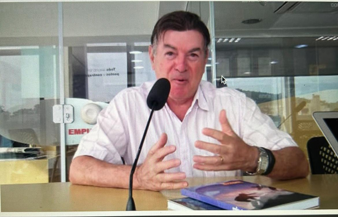 Escritor Plácido Pizetti morre após mal súbito na Praia da Galheta, em Laguna