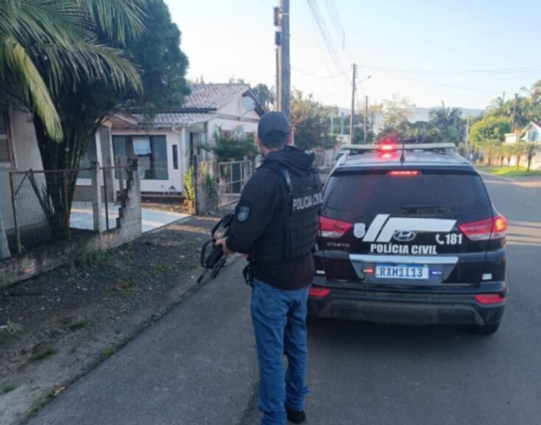 Motorista de transporte escolar é preso por estupro de adolescente no Sul de SC