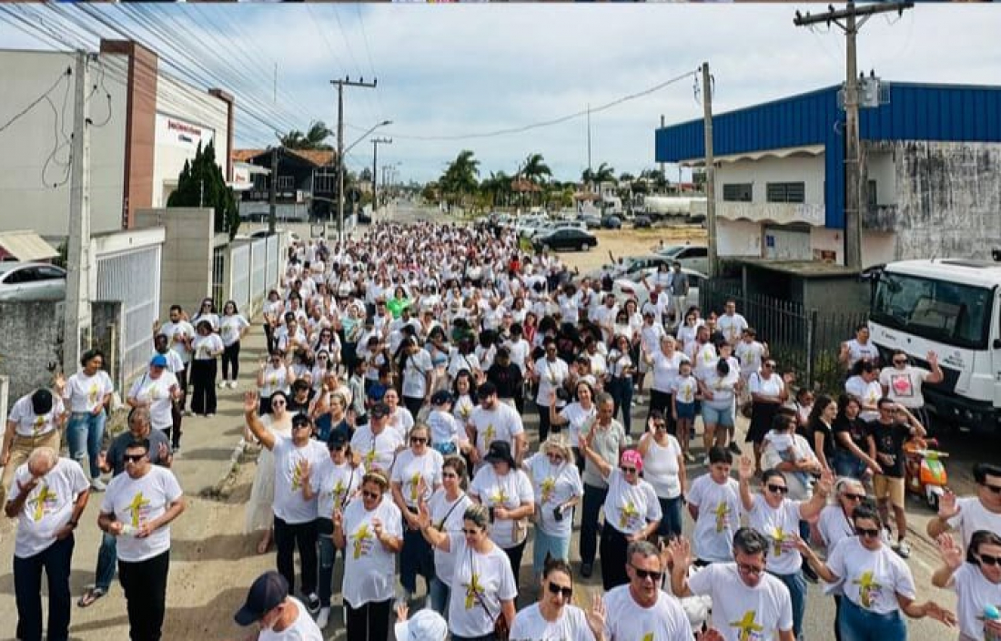 Marcha para Jesus reúne centenas de fiéis durante feriado em Capivari de Baixo