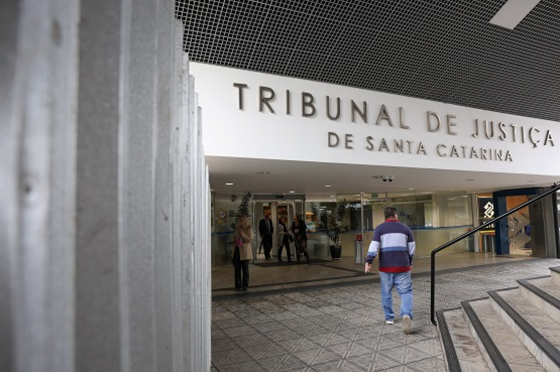 Justiça confirma multas contra banco de Tubarão por longas filas de espera 