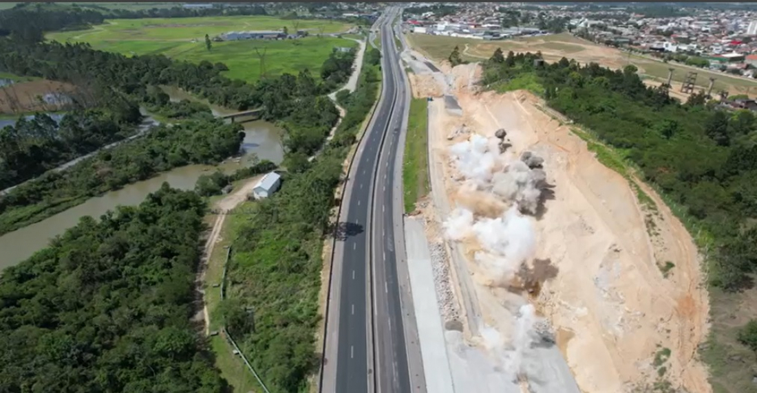 Detonação de rochas acontece nesta terça na BR-101 em Capivari de Baixo