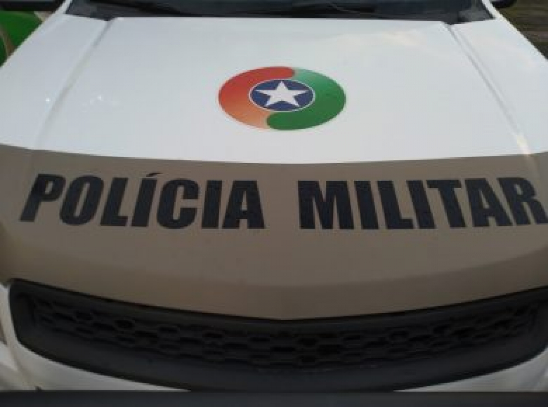 Adolescentes invadem casa e atacam casal com arma de choque no Sul de SC