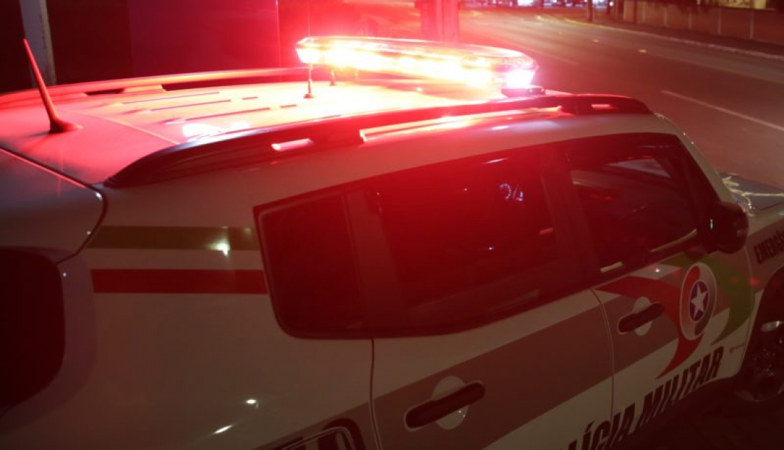 Homem furta whisky em mercado e é preso consumindo a bebida em Oficinas