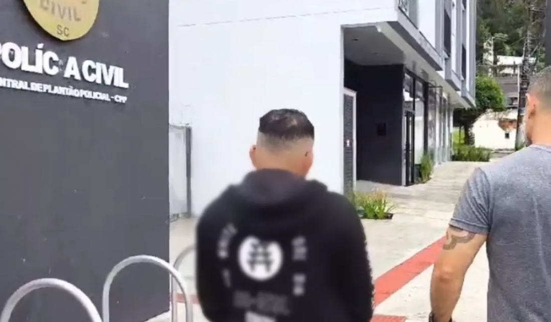Treinador de jiu-jitsu é preso por estupro em evento em SC